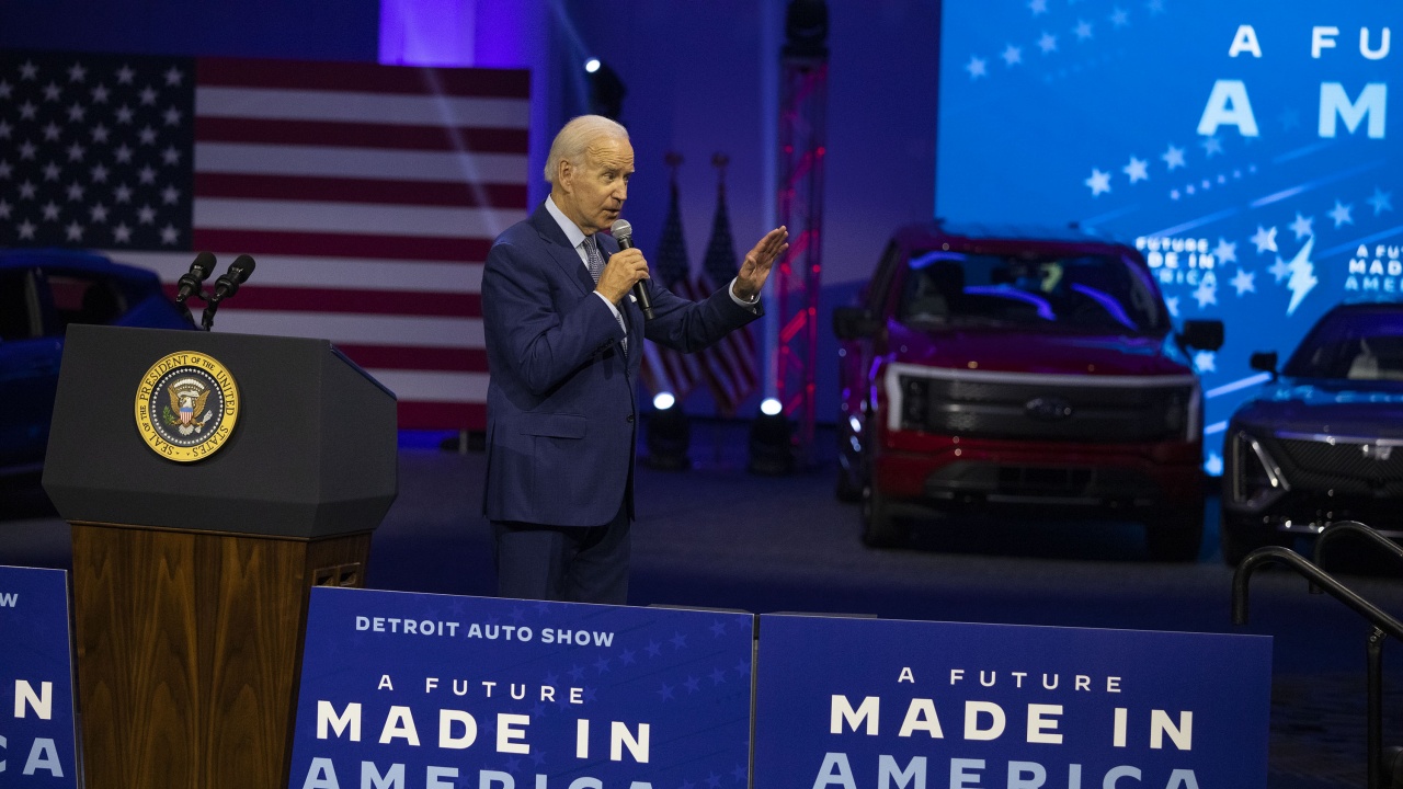 Джо Байдън откри автосалона в Детройт с призив за преход към електромобили