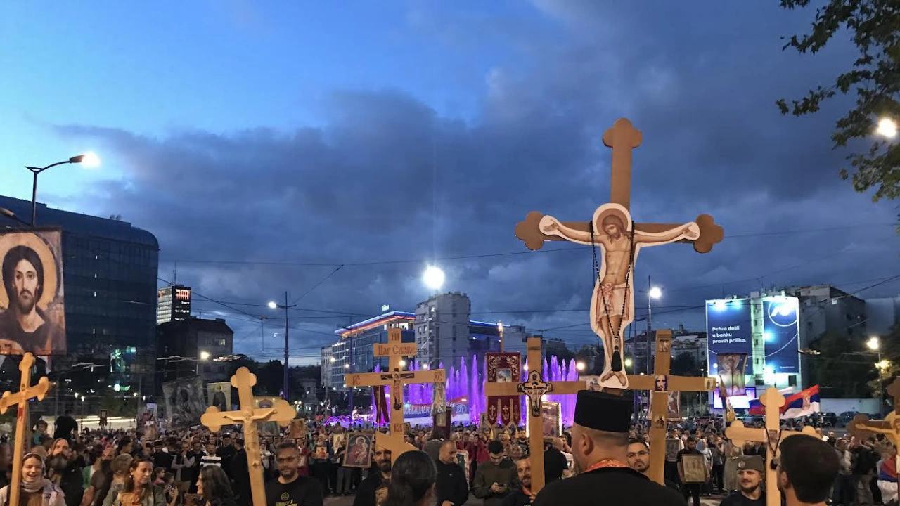 Граждани и свещеници се включиха снощи в Белград в Литийно