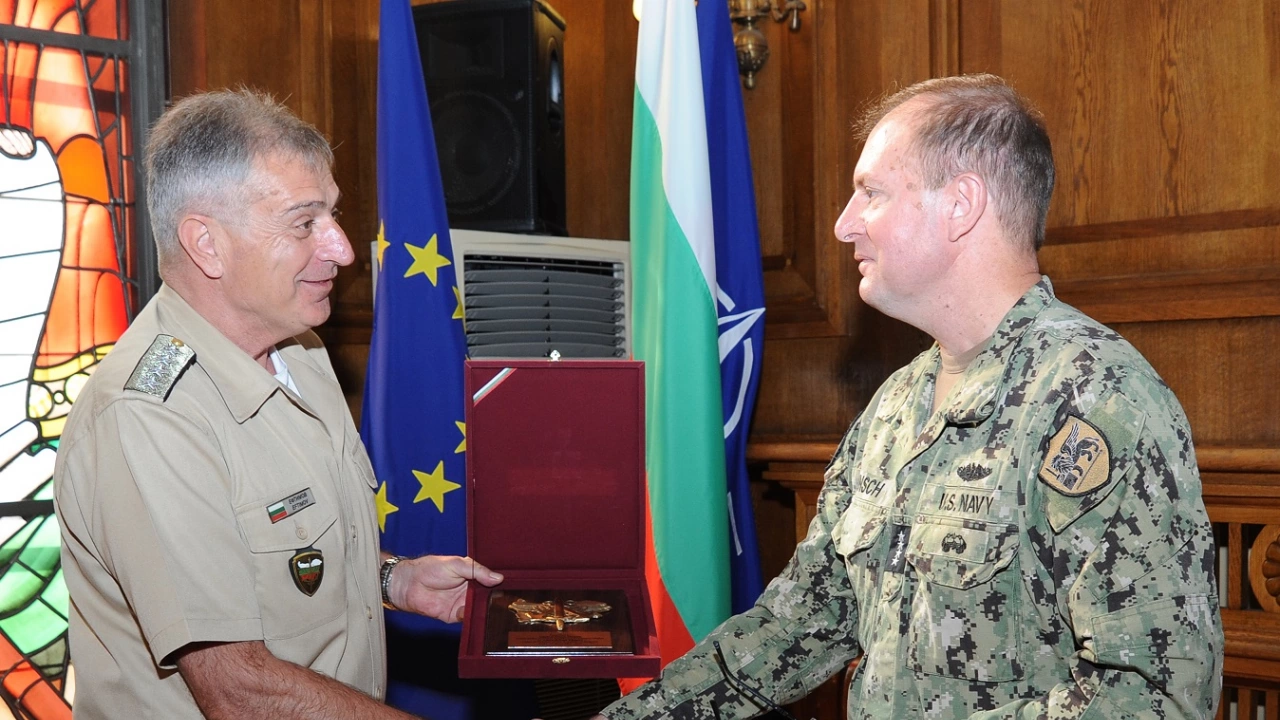 Началникът на отбраната адмирал Емил Ефтимов проведе среща днес 12