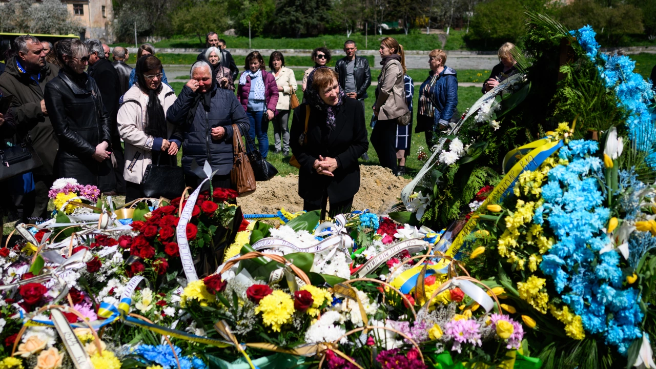 Украйна твърди че има доказателства за масов гроб в североизточния