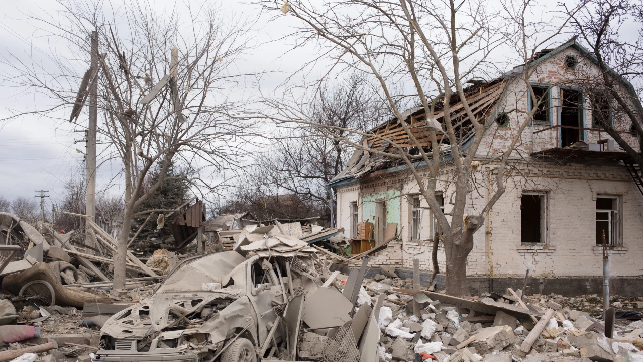 Десетки жилищни сгради в южния украински град Никопол са били
