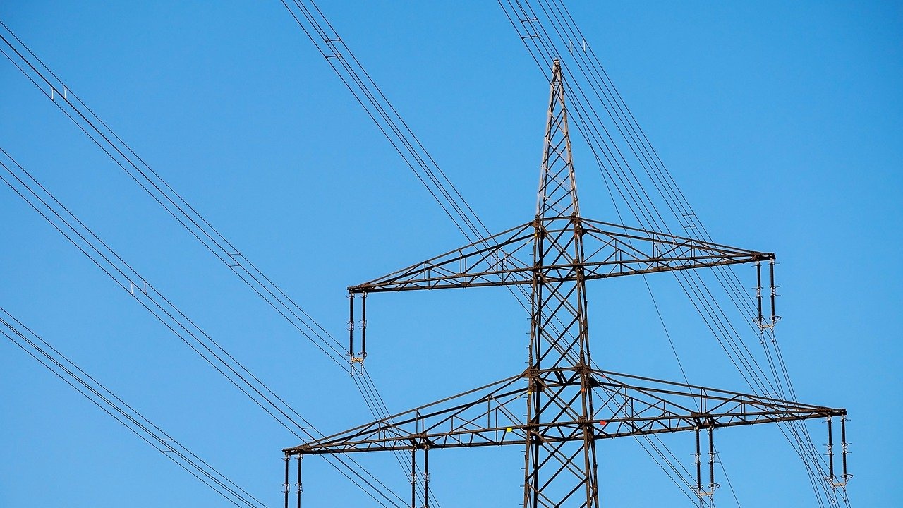 Експерти: България няма да е ощетена, ако ЕС наложи таван на приходите от ток