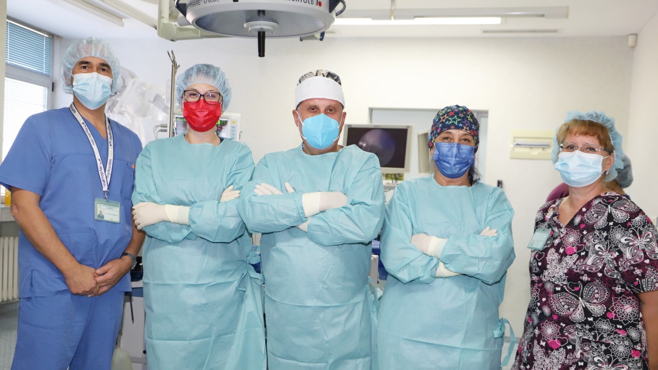 Изключително рядка оперативна интервенция извършиха специалисти от Клиника Ушни, носни