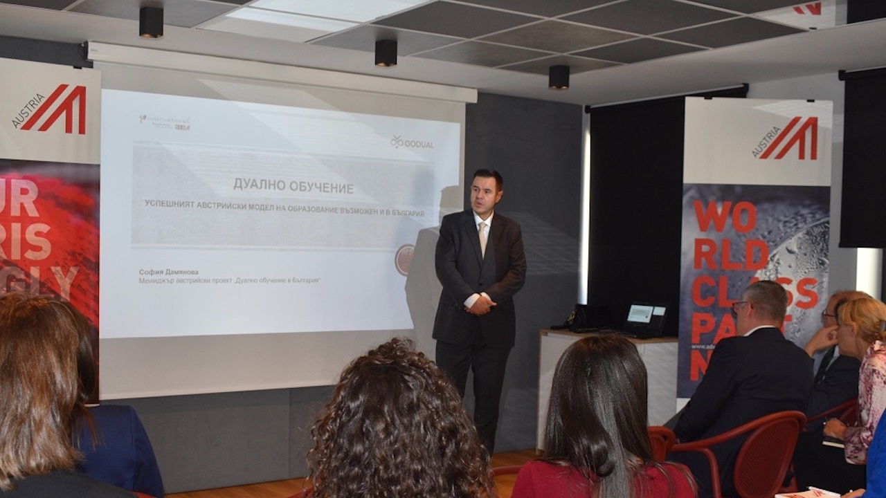 Икономическият министър откри българо-австрийски форум за дуално обучение