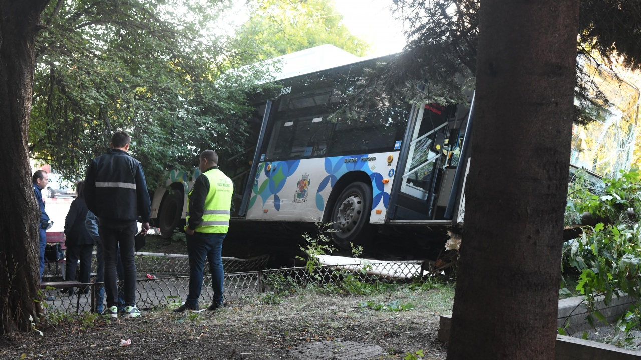 Не се потвърждават съмненията за инфаркт на шофьора на катастрофиралия в София автобус