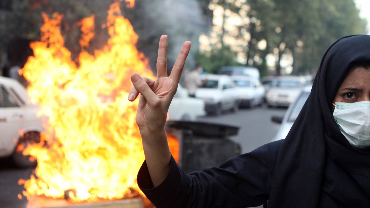 Три жертви на протестите в Иран след смъртта на млада жена
