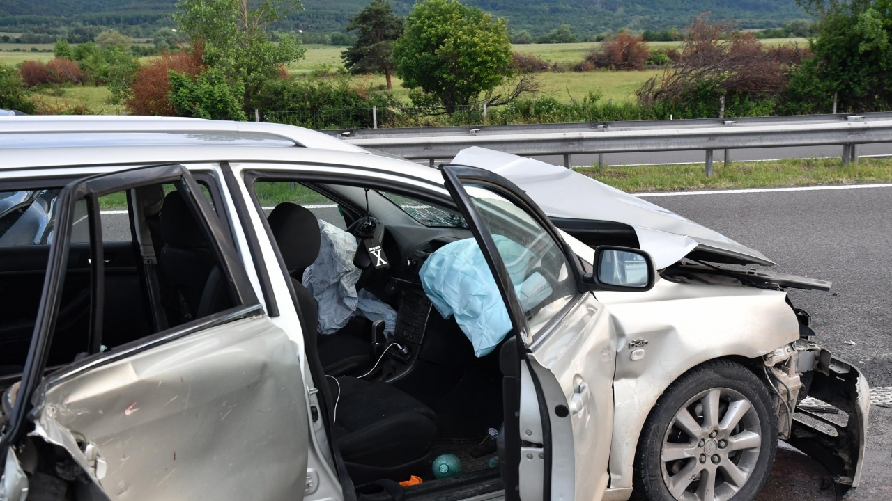 Катастрофа след гонка с полицията на АМ „Тракия”, шофьорът е без книжка