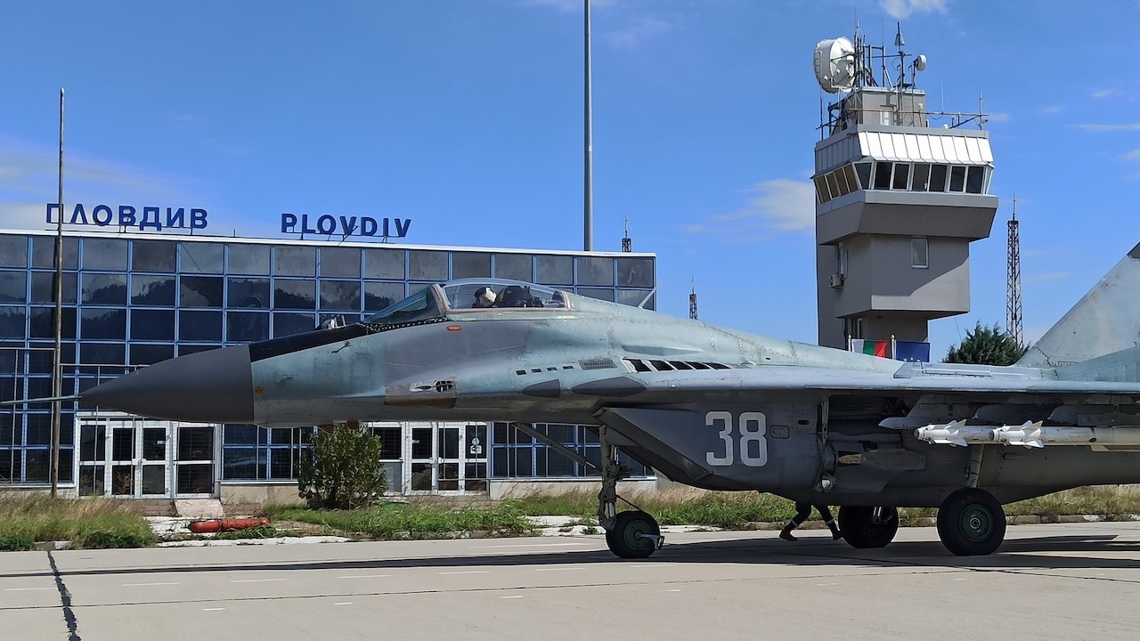 МО: Дежурството по охрана на въздушното пространство ще се изпълнява от летище Пловдив
