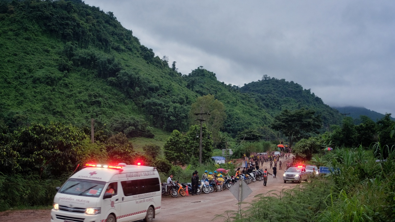 Нетфликс показва зрелищното спасяване на тайландските деца, блокирани в пещера