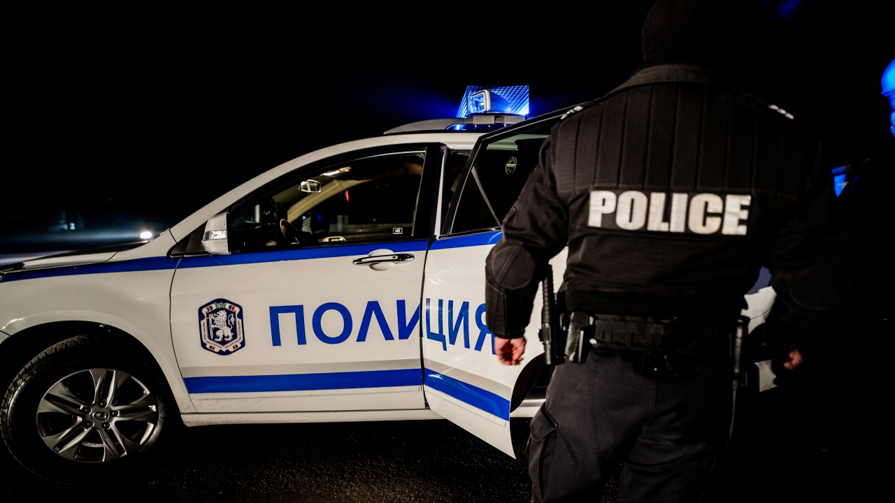 Непълнолетни момичета блъснаха крадена кола в Димитровградско