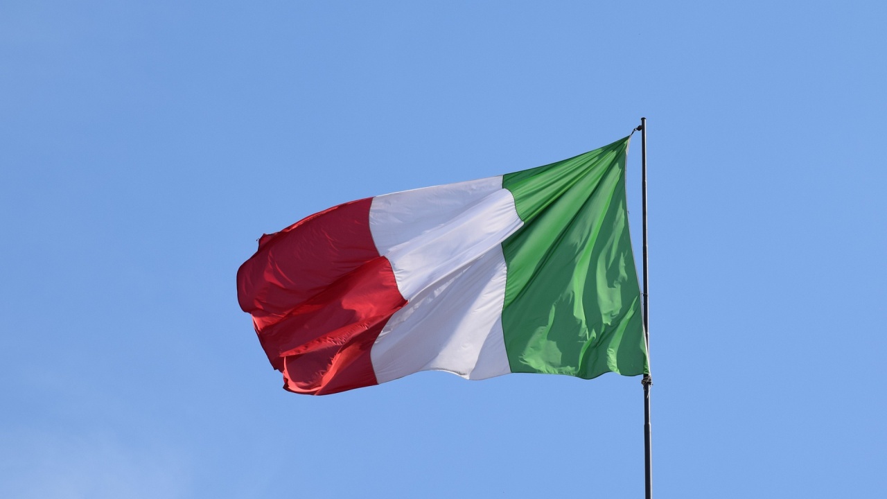 Италия избира днес нов парламент.
До предсрочните избори се стигна след