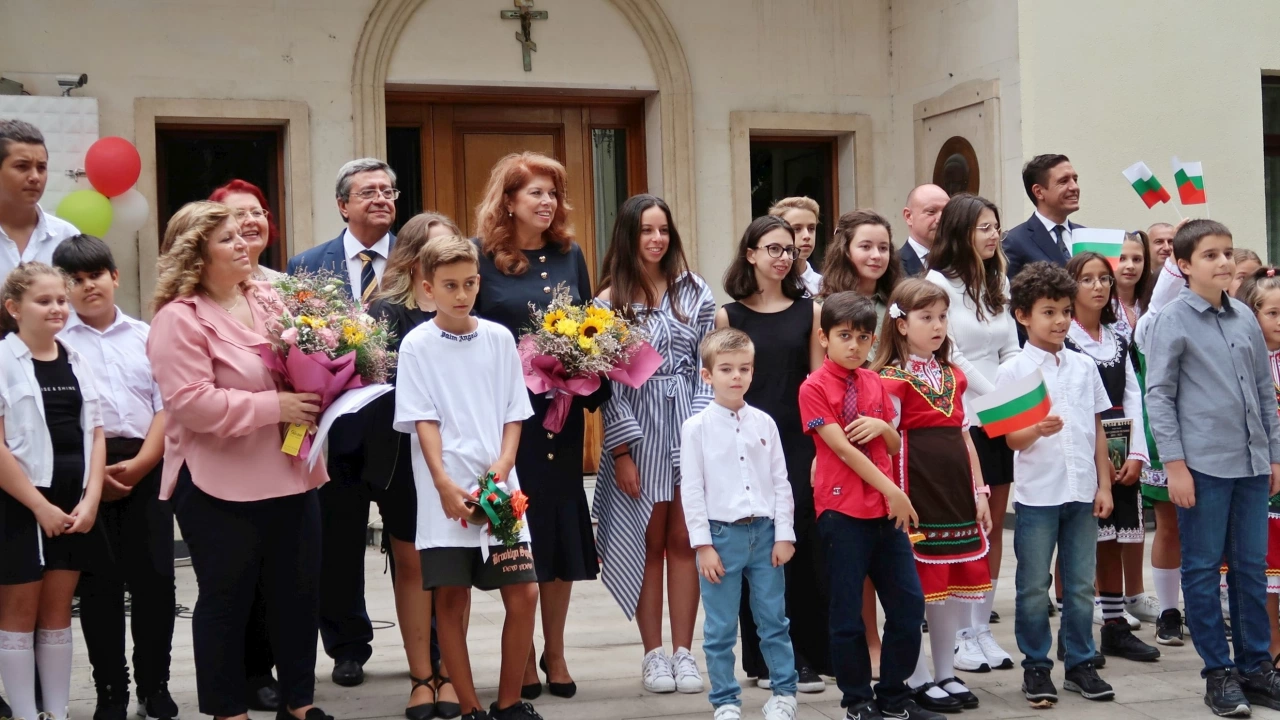 Вицепрезидентът откри новата учебна година в Българското неделно училище Св
