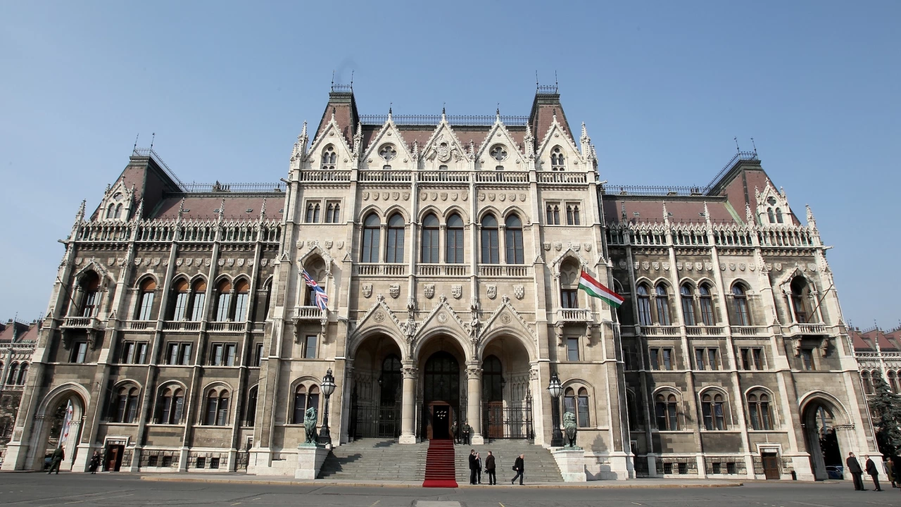 Унгарското правителство днес ще внесе в парламента антикорупционен законопроект съобщи