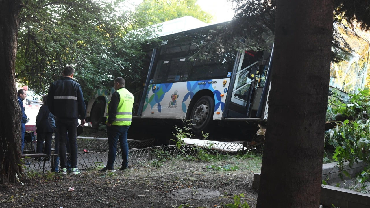 Осем пострадали при инцидента с автобус в София са транспортирани