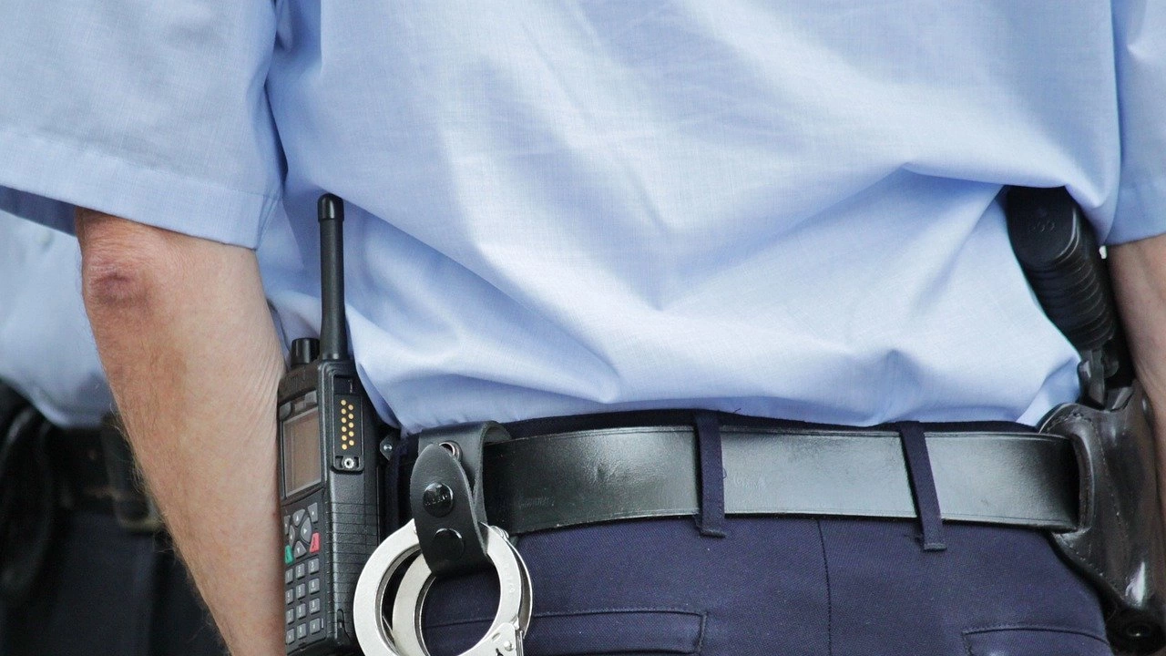 Хванаха дрогиран шофьор без книжка в Търговище съобщиха от полицията На 21