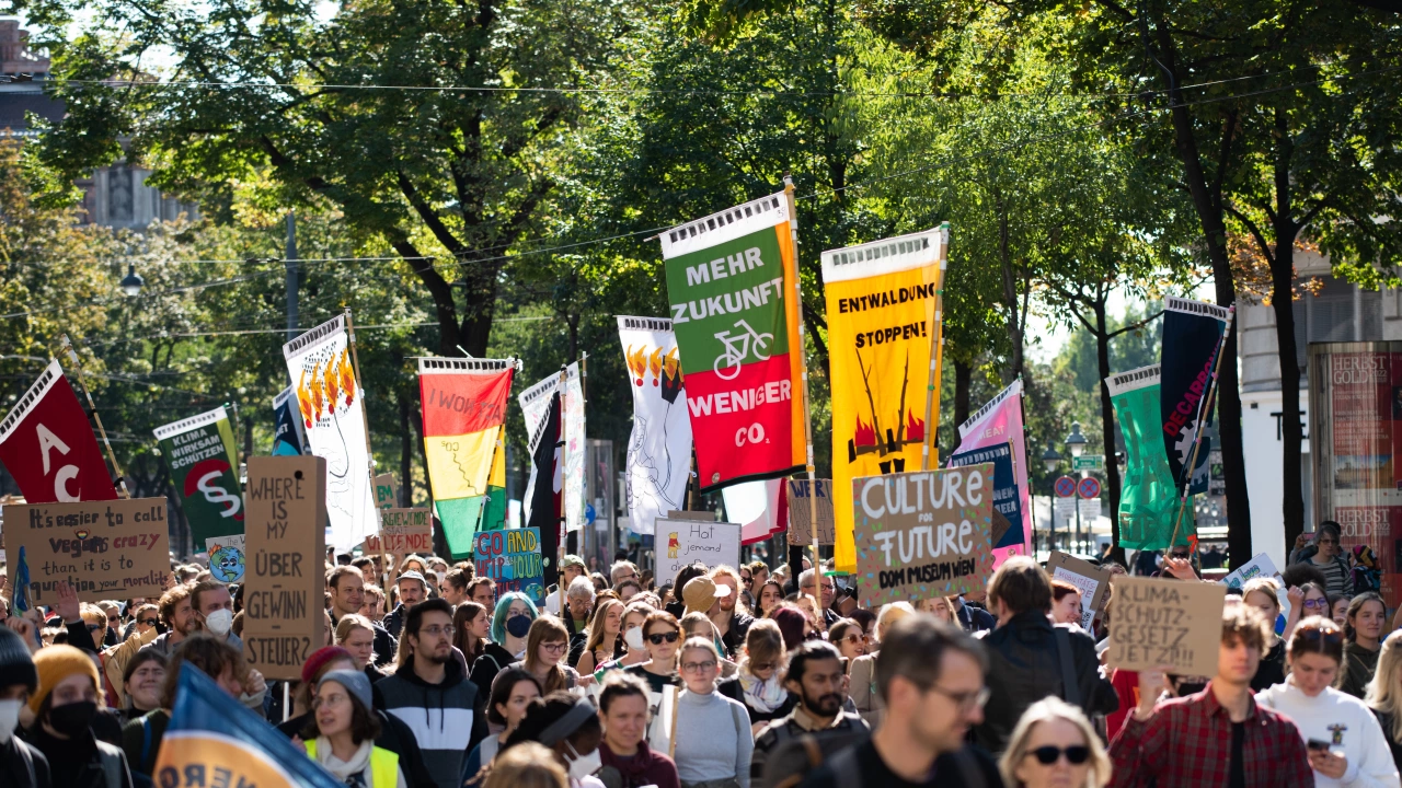 Младежки активисти днес организираха координирана глобална стачка за климата за