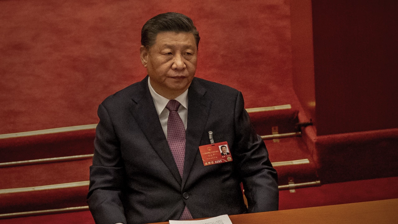 В интернет се появиха спекулации за държавен преврат в Китай Според