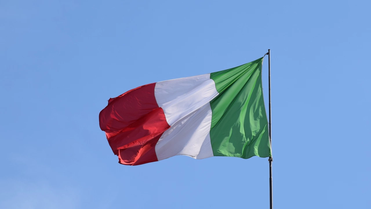Италия избира днес нов парламент.
До предсрочните избори се стигна след