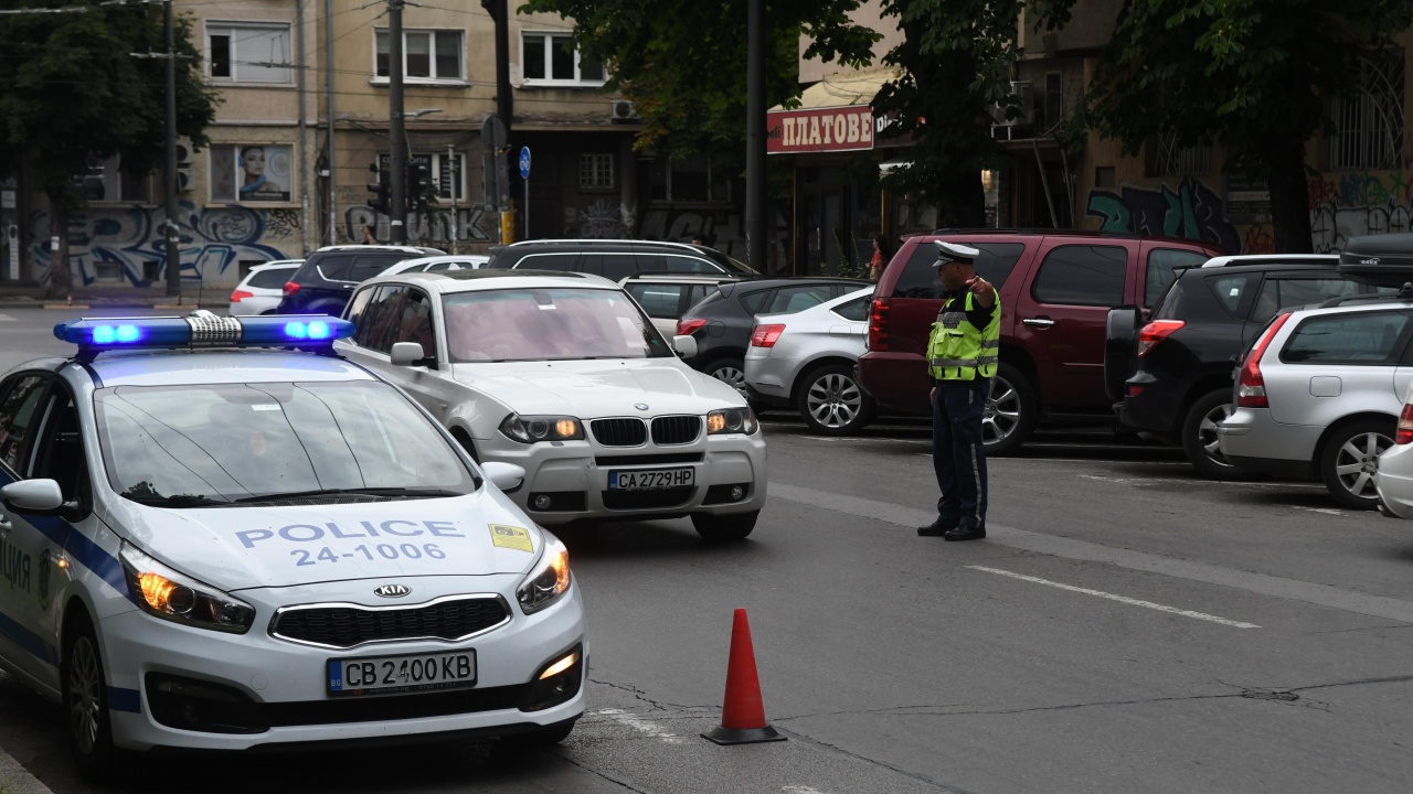 Полицията проверява търговски обекти в Кюстендил и Дупница