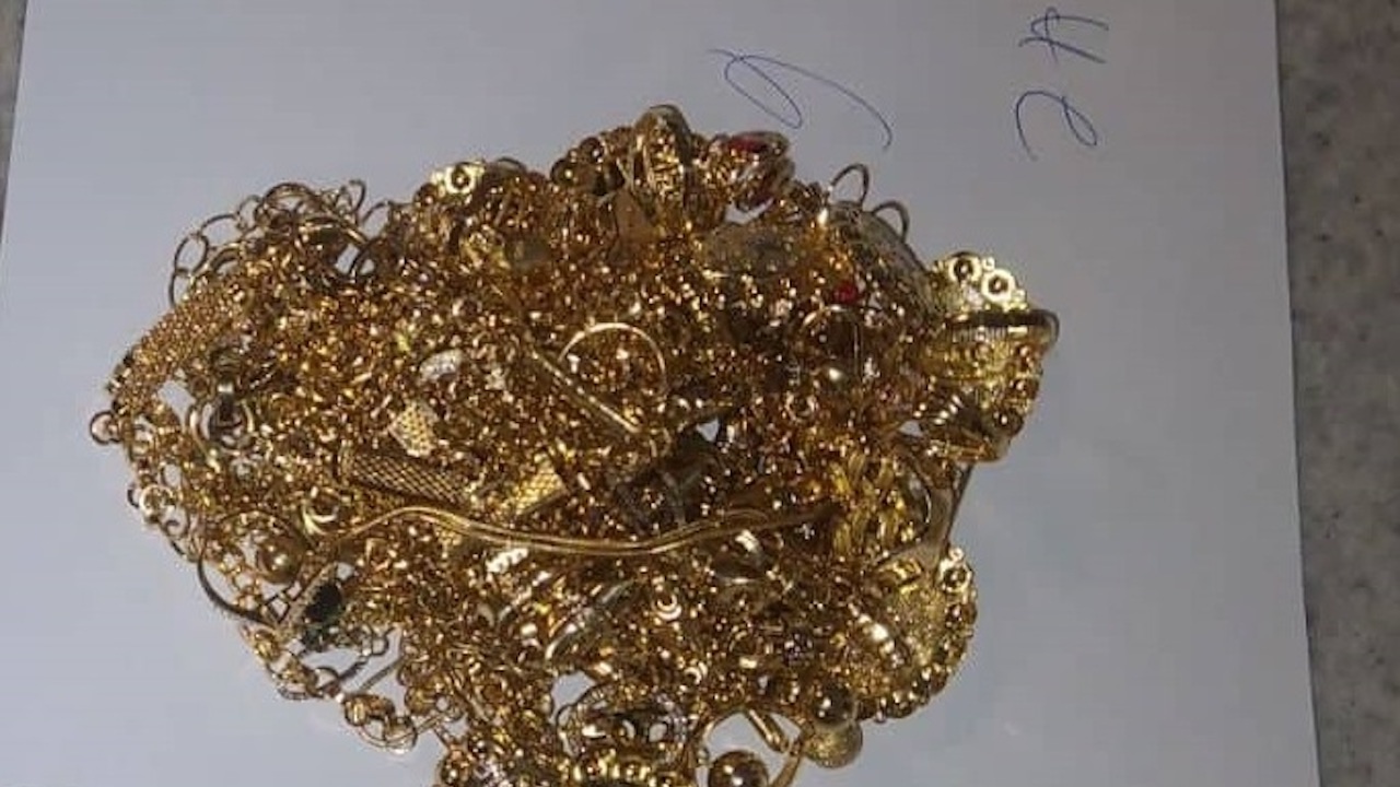 Близо 1 кг контрабандни златни накити откриха митничари на МП Малко Търново
