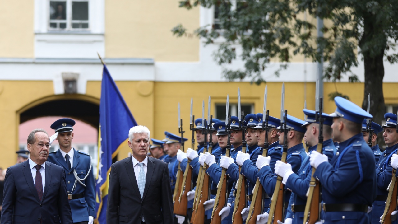 Министърът на отбраната: България категорично подкрепя продължаването на операцията на ЕС „Алтеа“ в Босна и Херцеговина