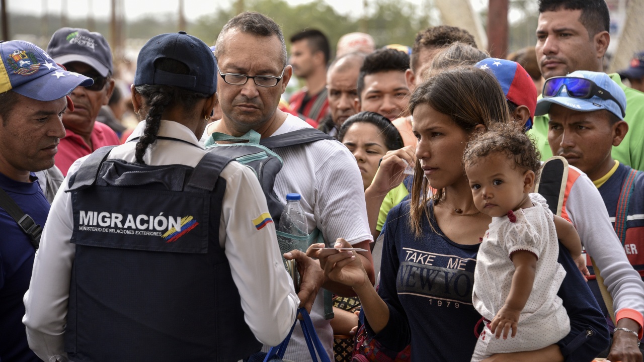 Колумбия и Венецуела днес отново отвориха общата си граница, след