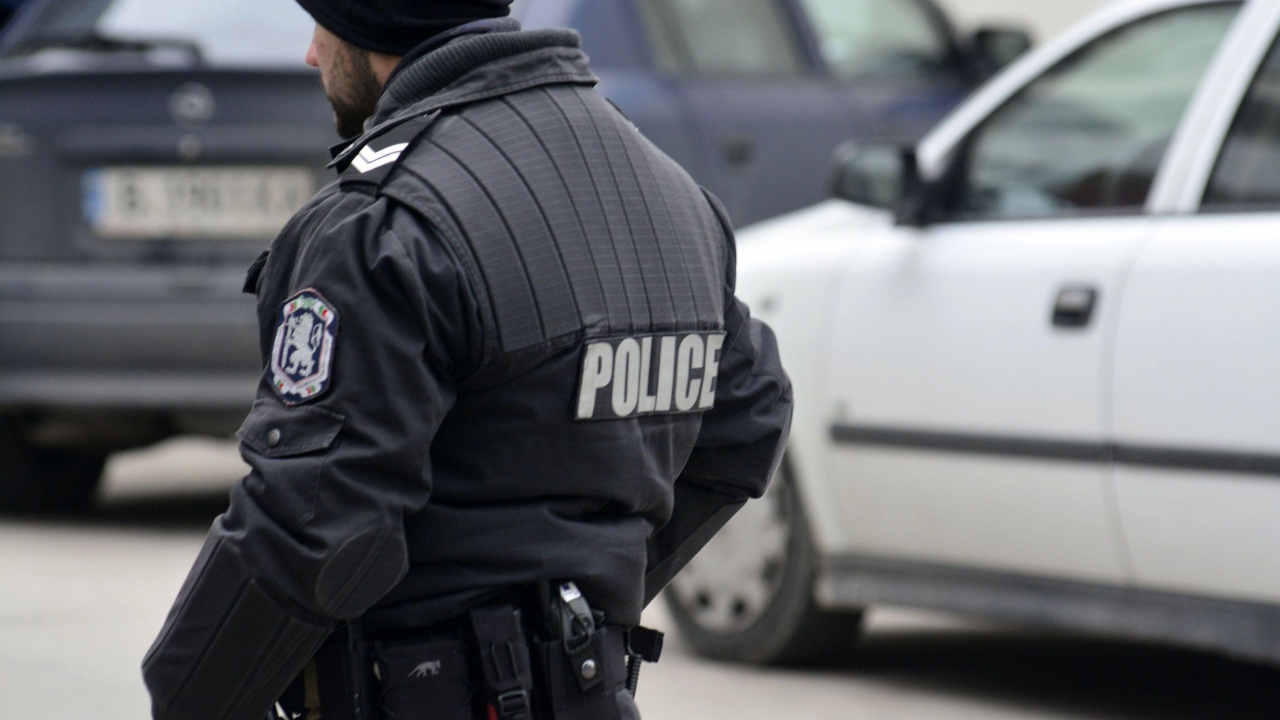 Полицаи задържаха за срок до 24 часа 44-годишна жена, шофирала