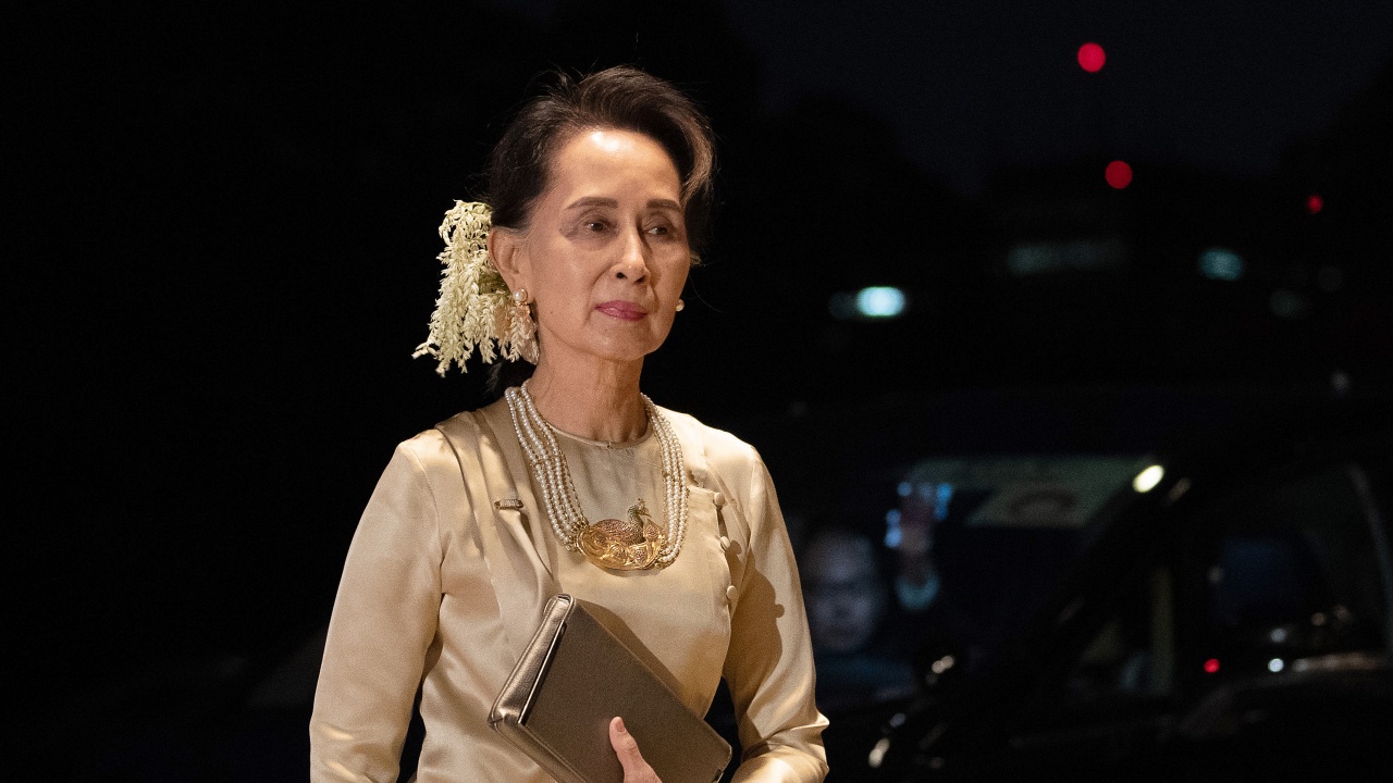 Съд в Мианма осъди бившата лидерка Аун Сан Су Чжи по друго наказателно дело заедно с австралийски икономист