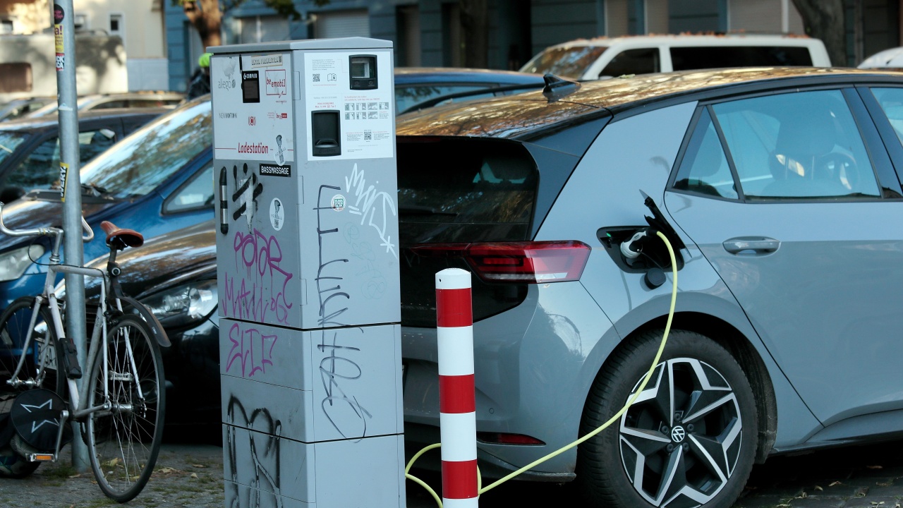 Нови 8 зарядни станции за електроавтомобили в София