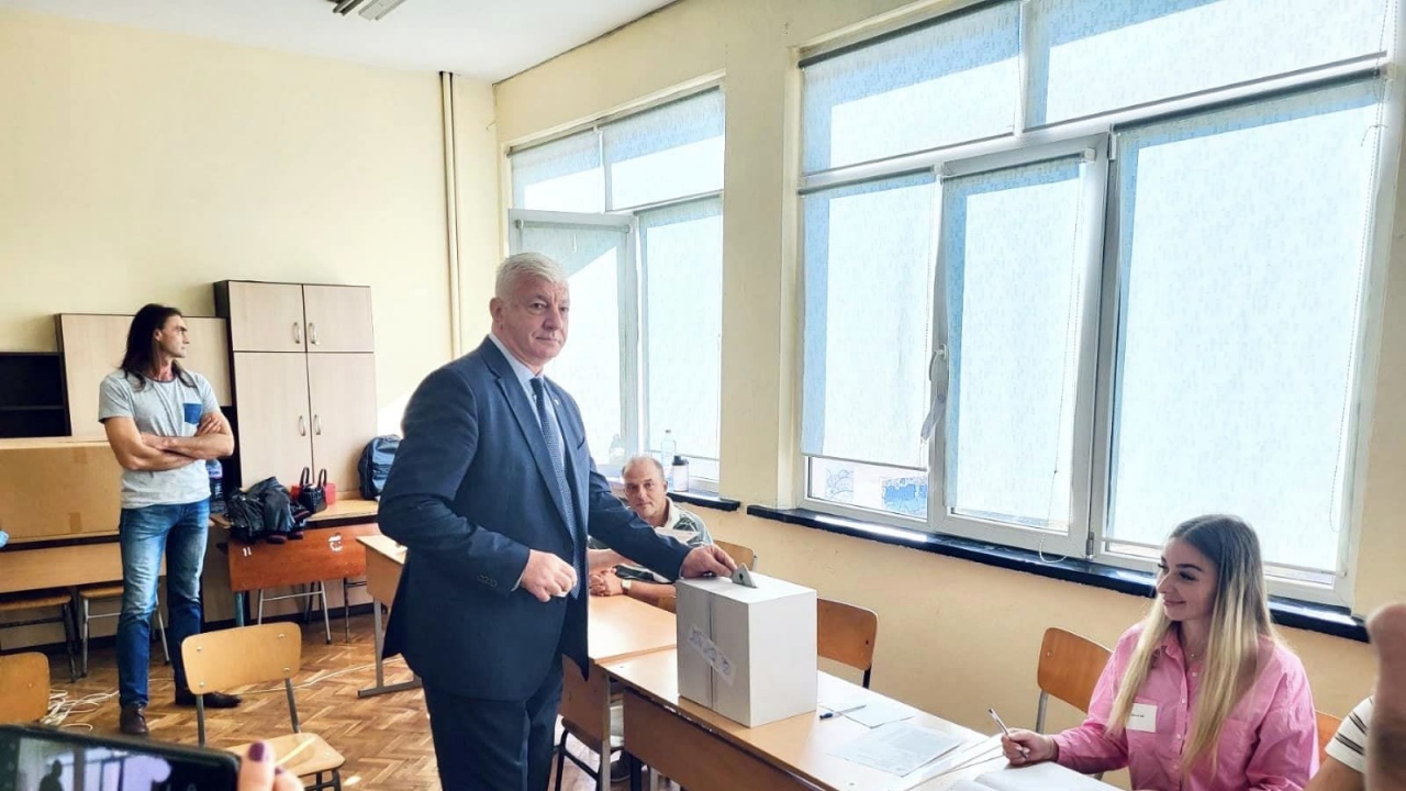 Кметът на Пловдив: Гласувах за стабилност и предвидимост - Избори ...