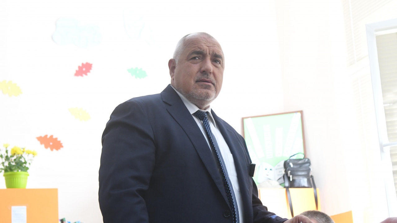 Бойко Борисов гласува: Хаосът и рекетът на българите трябва да престане