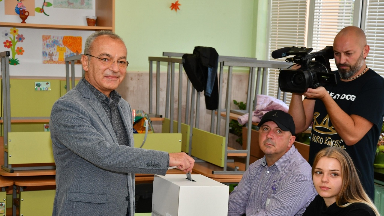 Гълъб Донев гласува: Изборите трябва да са честни, не чести