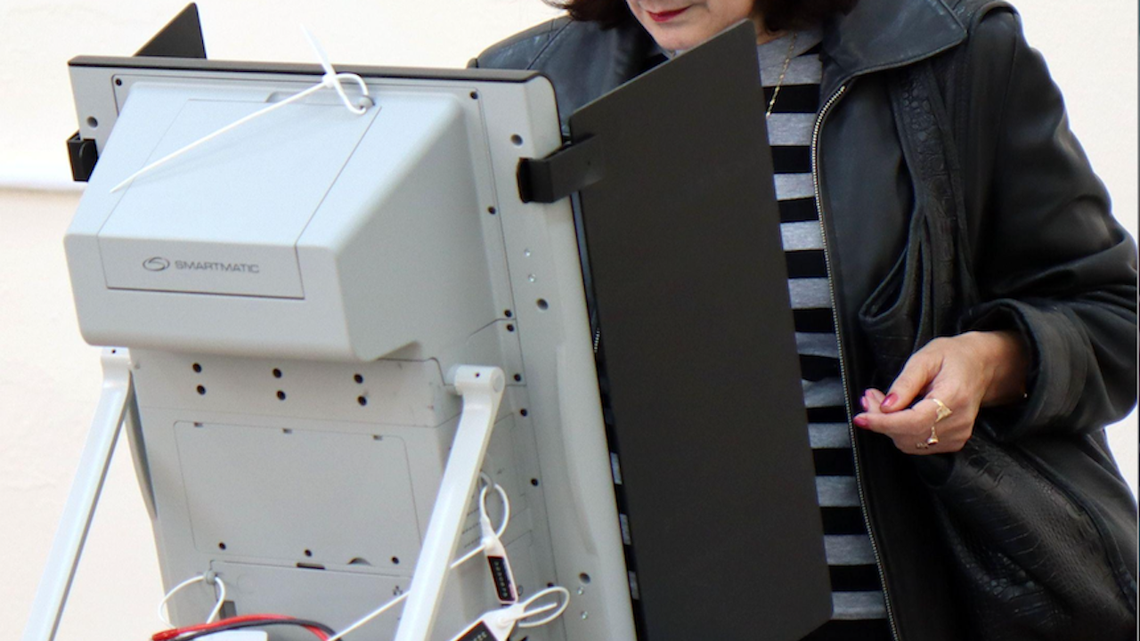 Бургас: Жена гласува и си тръгна с разписката от машината