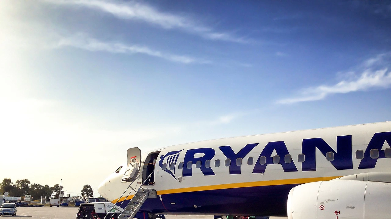 Нискотарифната авиокомпания Райънеър Ryanair планира да повиши цените на самолетните