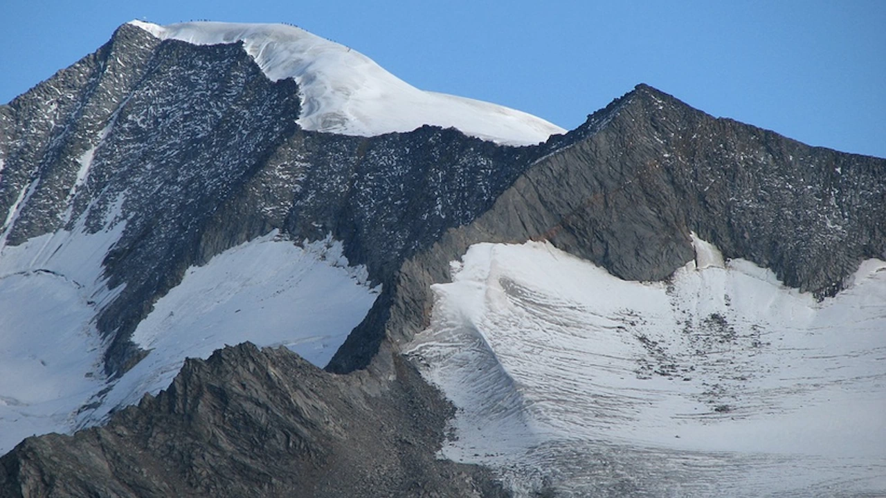 Част от ледник в Алпите се стопи напълно съобщава БТА  
Южен