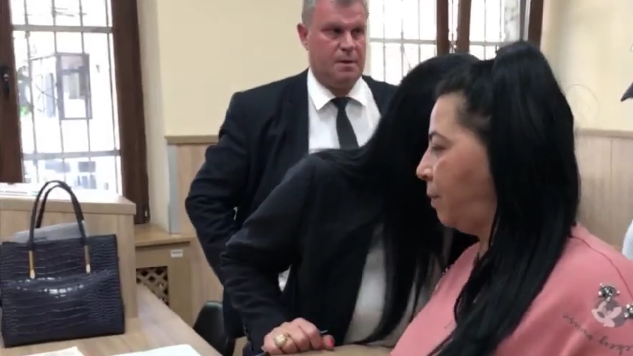 42 годишната Анка Михайлова обвинена че е пребила жестоко осиновеното от