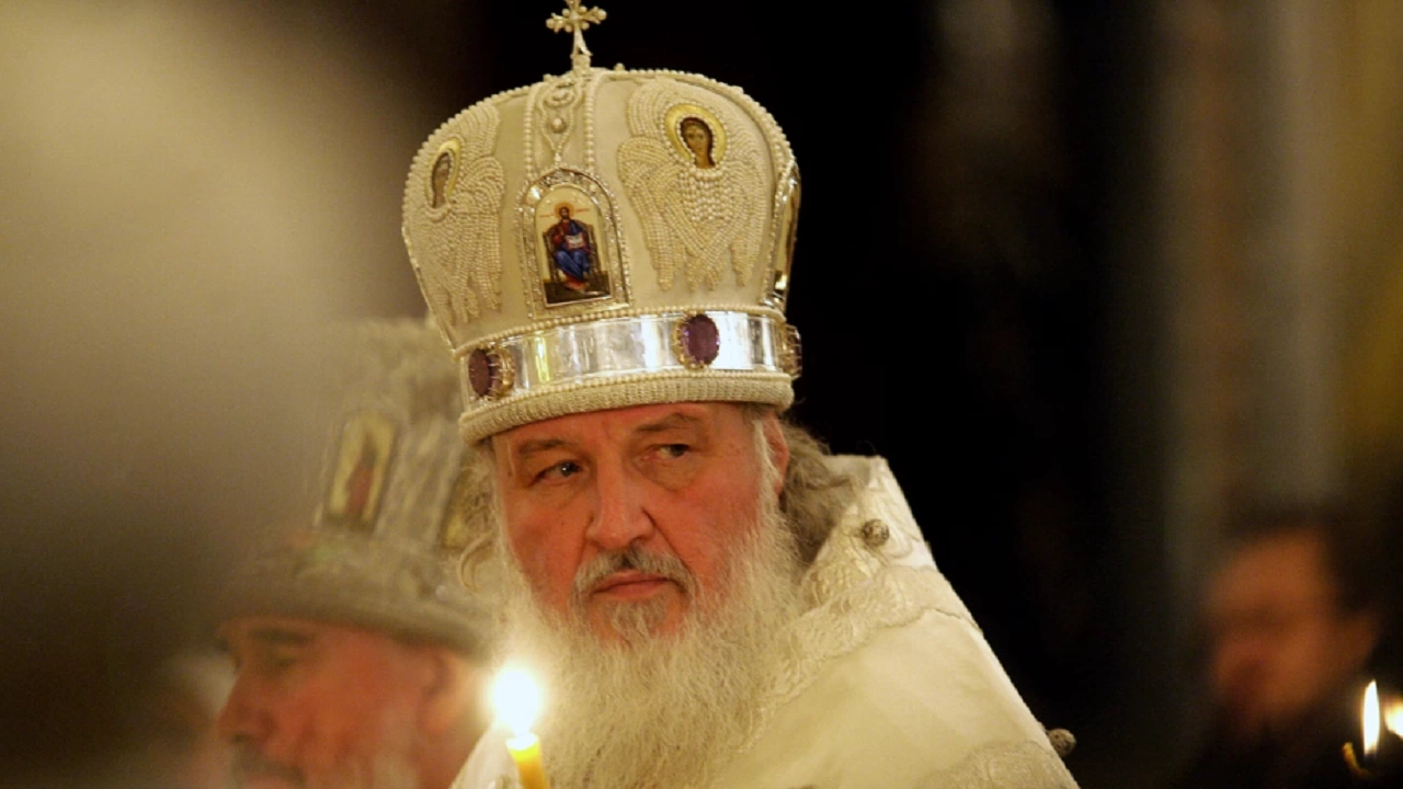 Руският патриарх Кирил се е заразил с коронавирус поради което