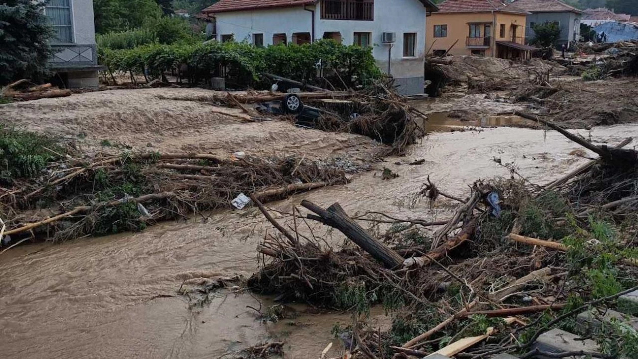 Изборният ден започна нормално и в наводнените Карловски села Две