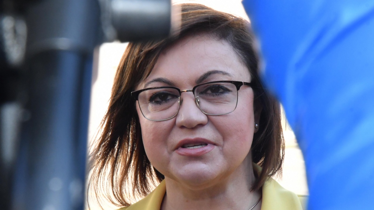 Опозицията в БСП иска оставката на Корнелия Нинова