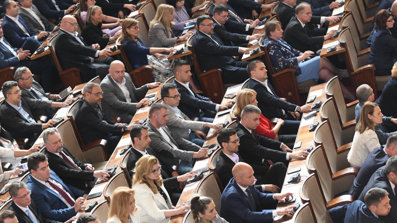 Ето кои партии получават повече депутати и кои губят - Политика - Новини Бг