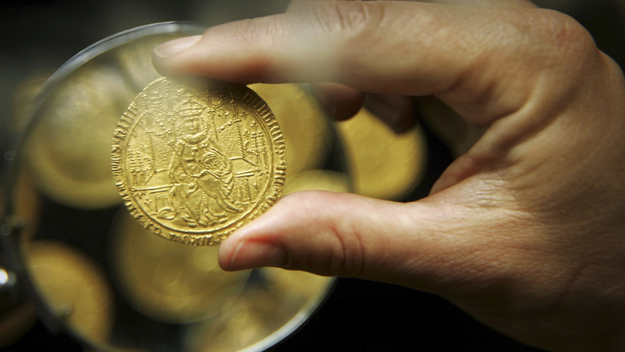 Археолози откриха златни монети от 7-и век, скрити в стена