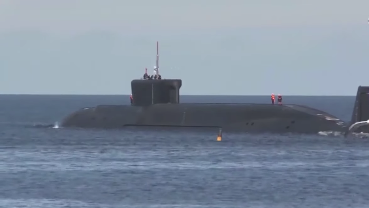 Най-голямата руска ядрена подводница изстреля торпедо с ядрена глава