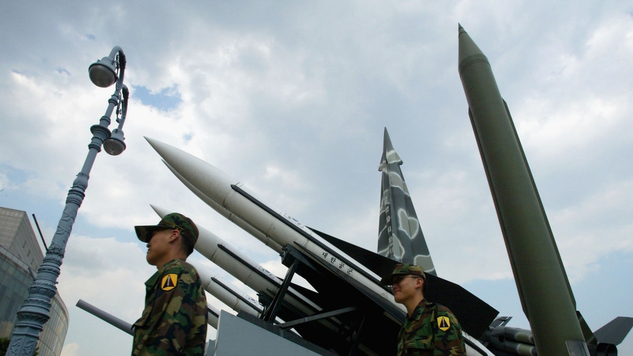 В отговор на Пхенян: Япония изстреля четири ракети