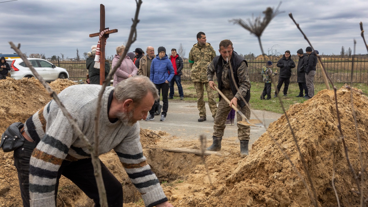 Нов масов гроб е открит в Източна Украйна