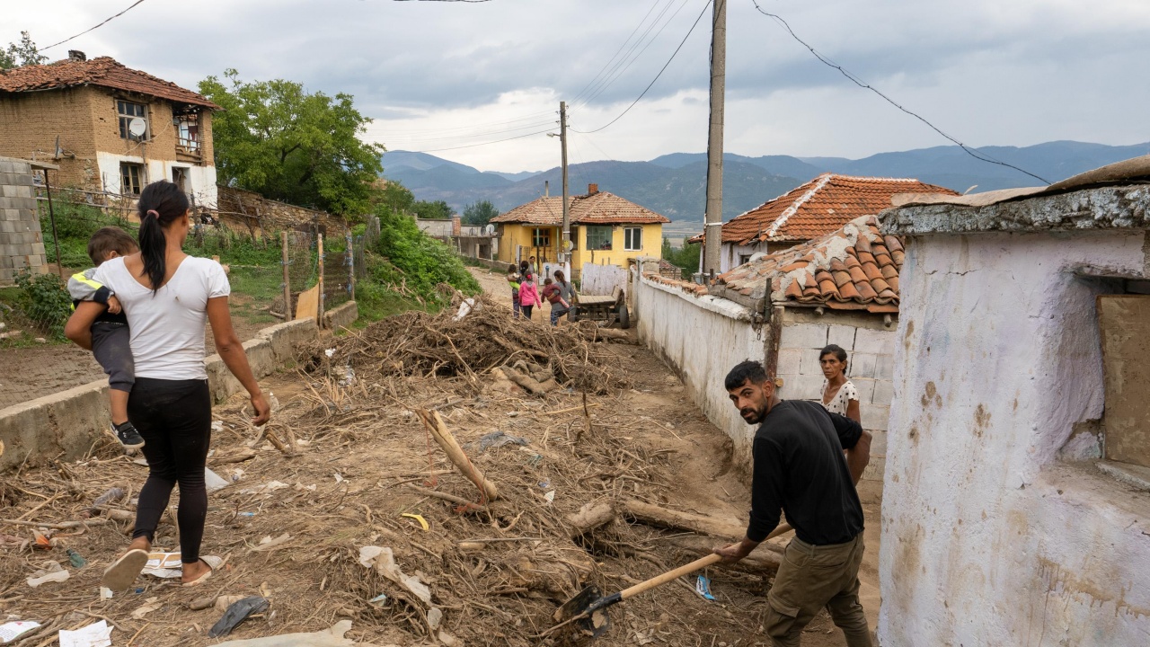 След наводнението: Разполагат още жилищни фургони в Карловско