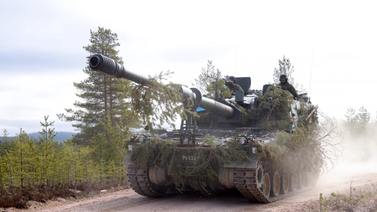 Франция обмисля да изпрати още оръдия Сезар на Украйна, която