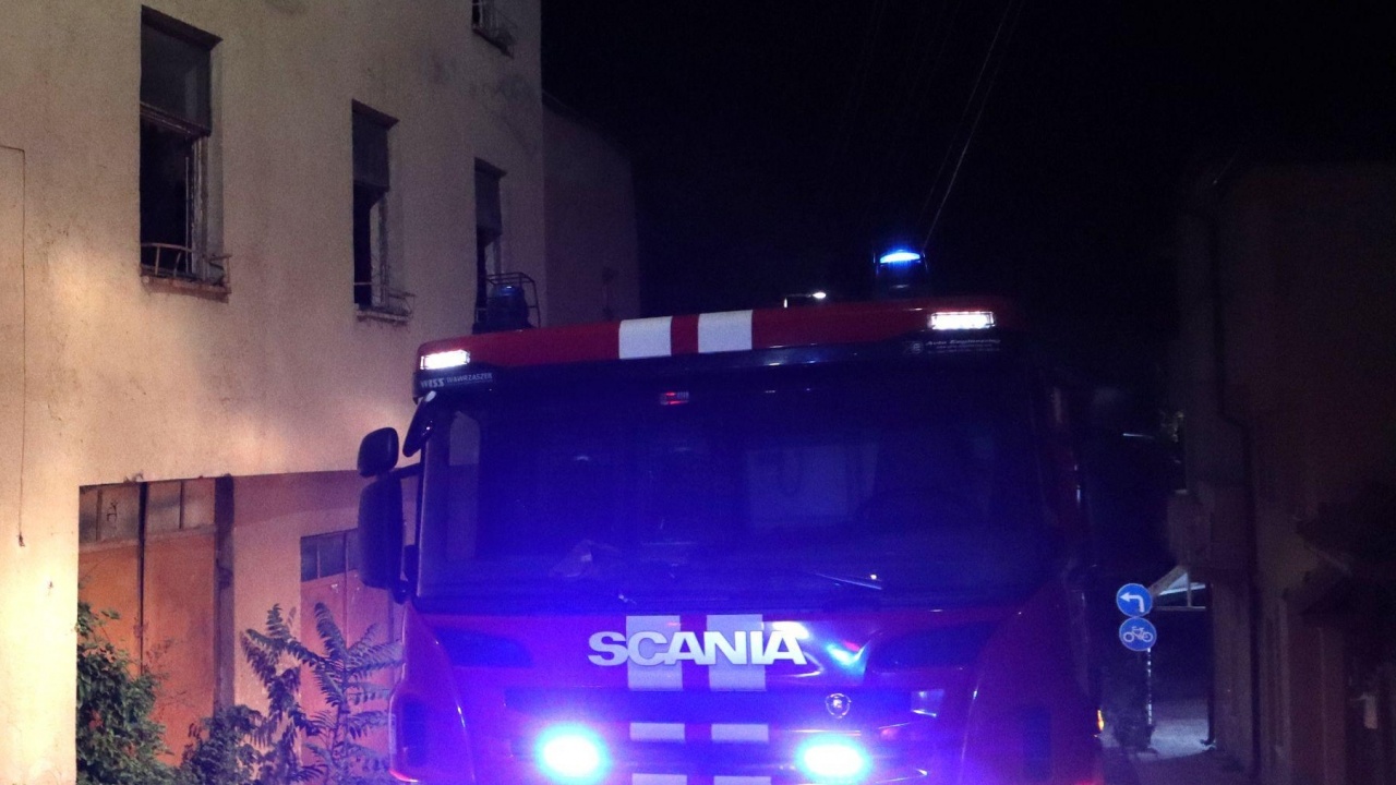 Подземно помещение на един от бившите тютюневи складове в Пловдив е горяло тази нощ
