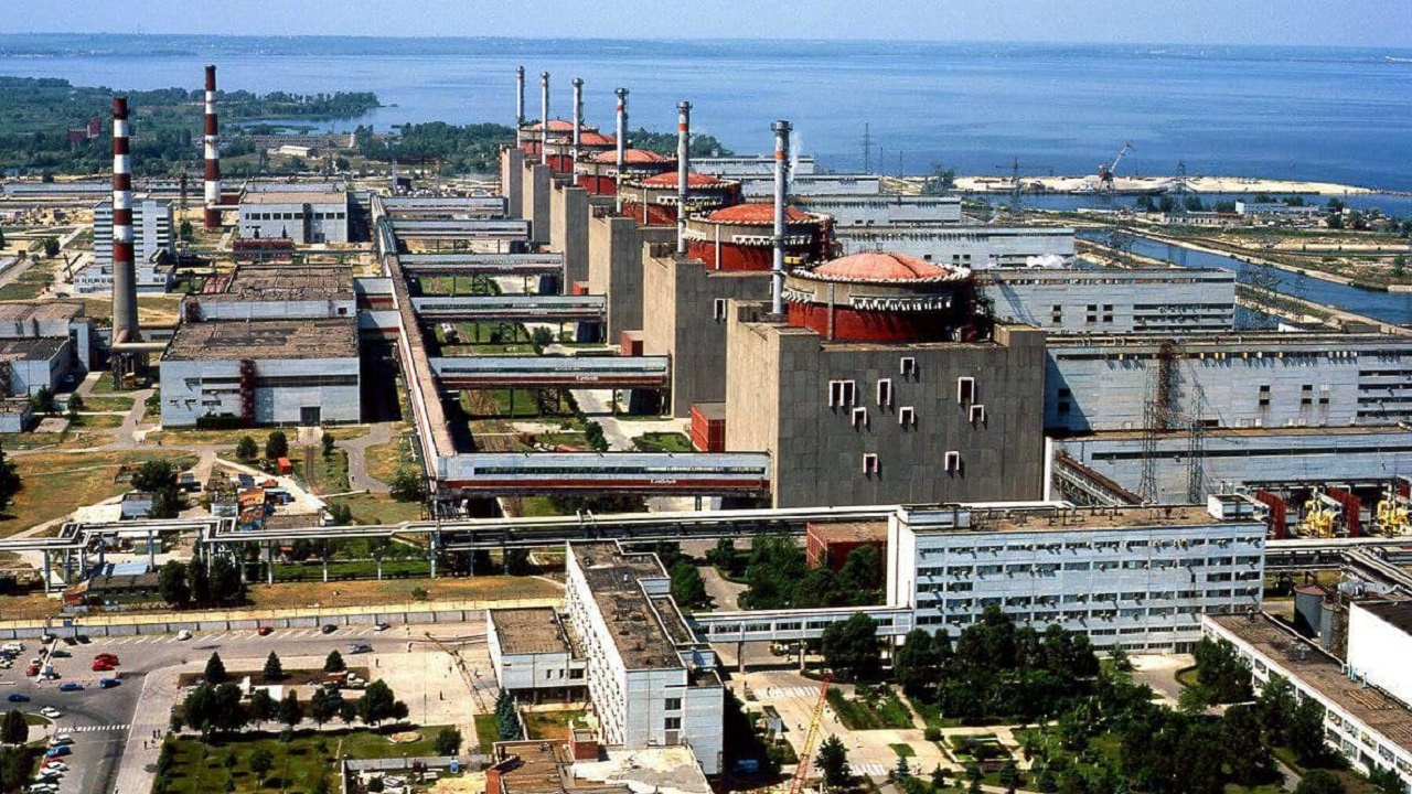 Русия напълно изключи захранването на Запорожката атомна електроцентрала, предаде Укринформ.
Окупираната
