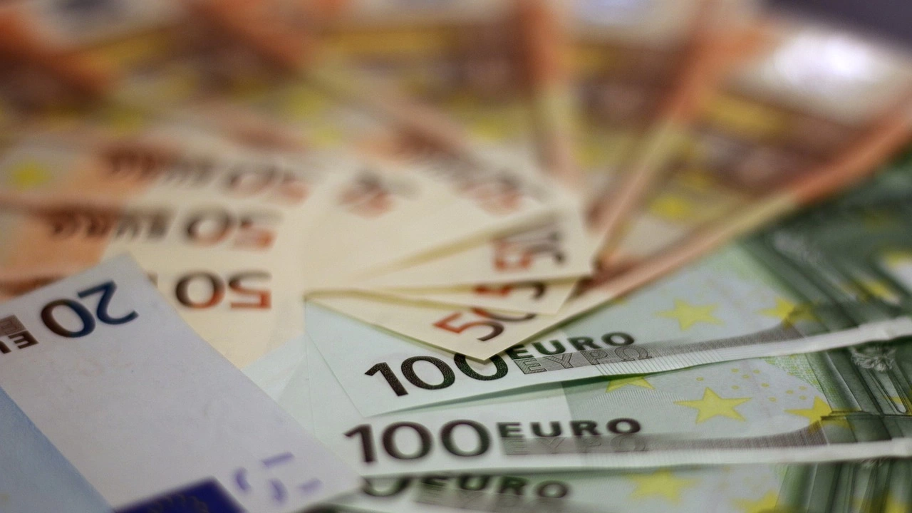 Курсът на еврото спрямо долара днес опитва да поеме нагоре