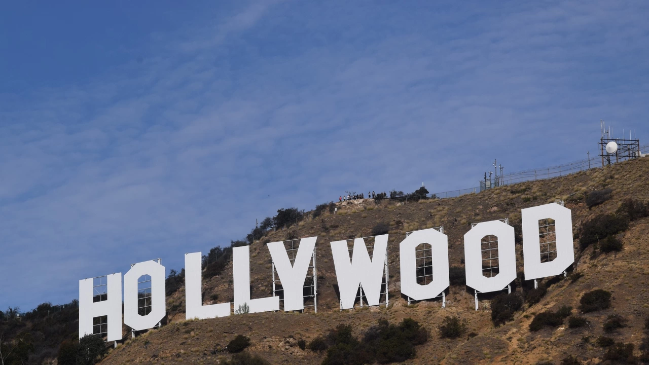 Започна пребоядисването на легендарният надпис Холивуд който се ремонтира за